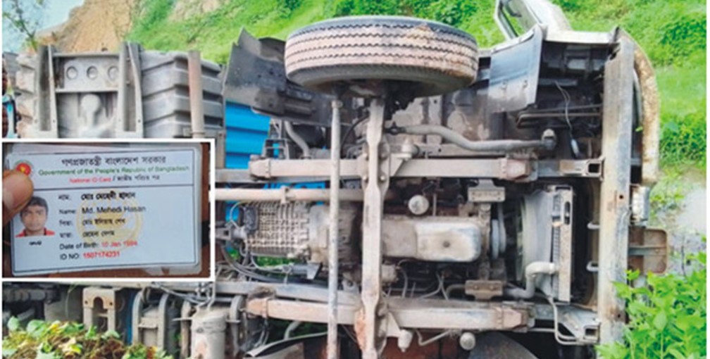  চৌদ্দগ্রামে নিয়ন্ত্রণ হারিয়ে কাভার্ডভ্যান উল্টে চালক নিহত