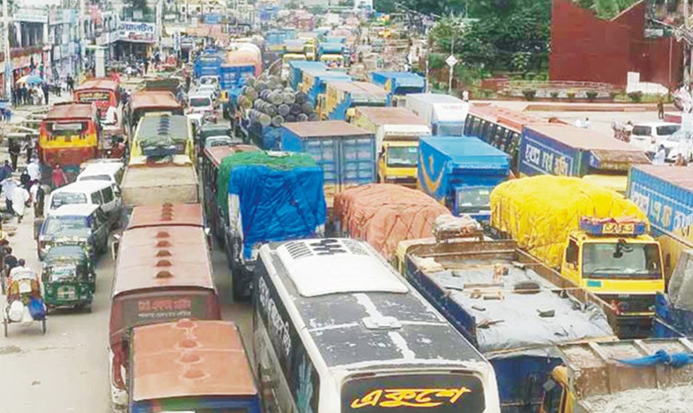  মহাসড়কের কুমিল্লা অংশে দীর্ঘ যানজট, ভোগান্তি