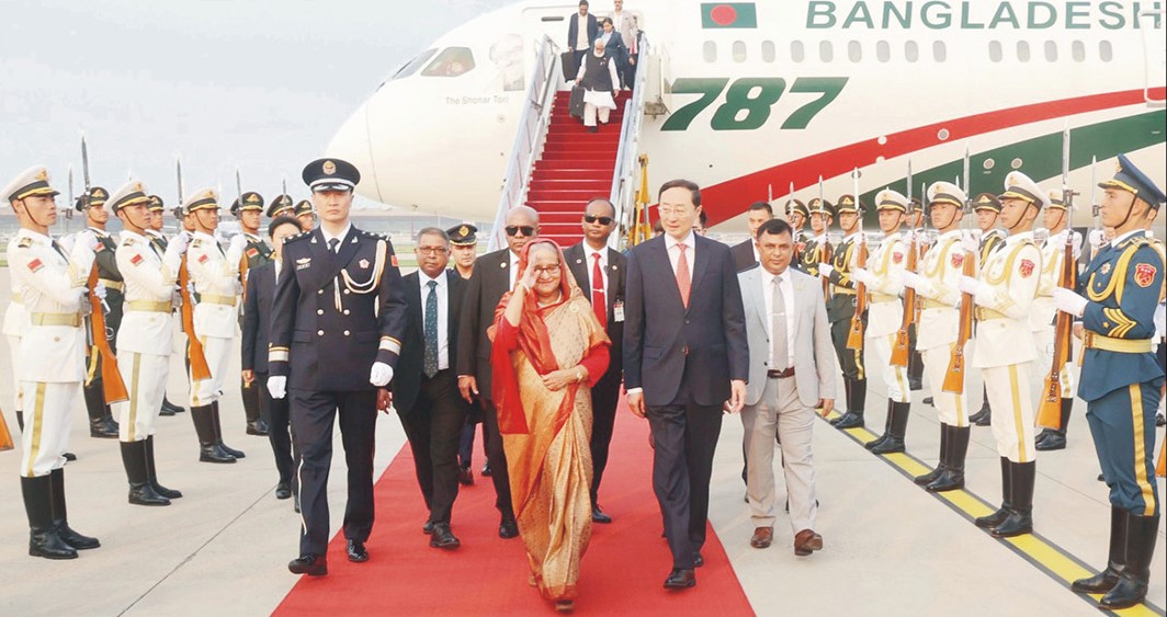  বেইজিংয়ে প্রধানমন্ত্রীকে লাল গালিচা সংবর্ধনা