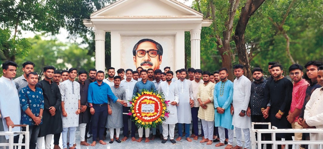  নবগঠিত মনোহরগঞ্জ উপজেলা ছাত্রলীগের উদ্যোগে বঙ্গবন্ধুর ম্যুরালে পুষ্পস্তবক অর্পণ 