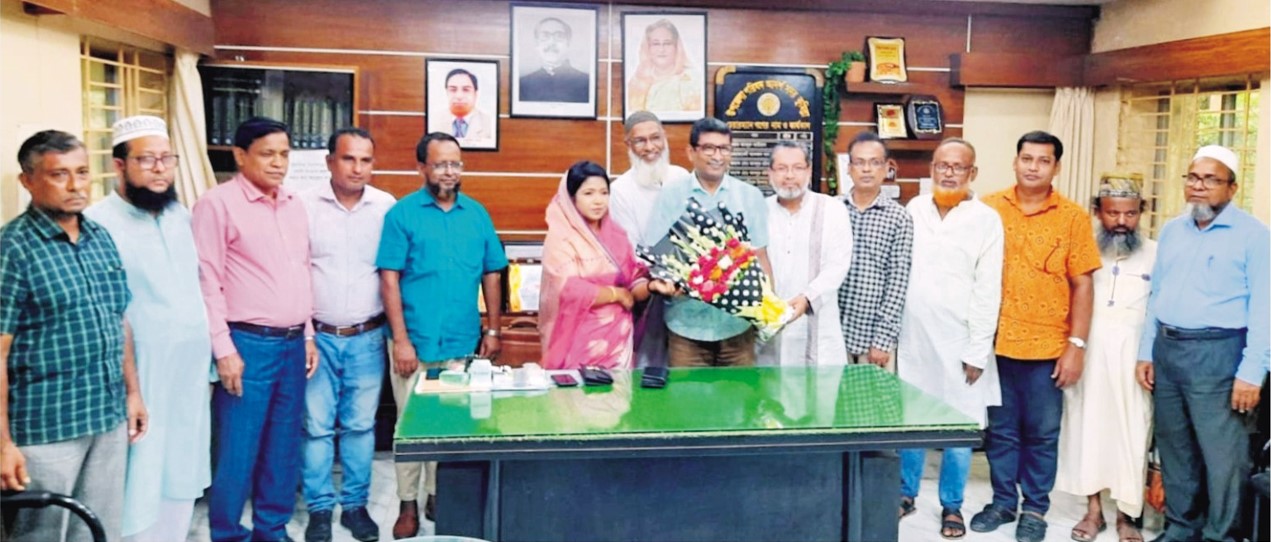  সদর উপজেলা চেয়ারম্যানকে স্বাধীনতা শিক্ষক পরিষদের শুভেচ্ছা