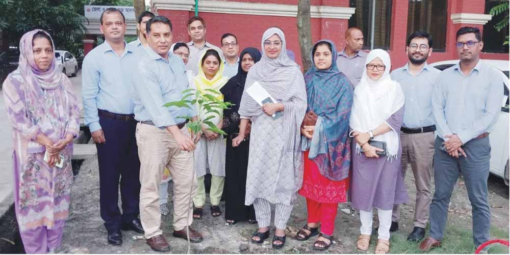   কুমিল্লার আদালত  প্রাঙ্গণে বৃক্ষের চারা রোপণ