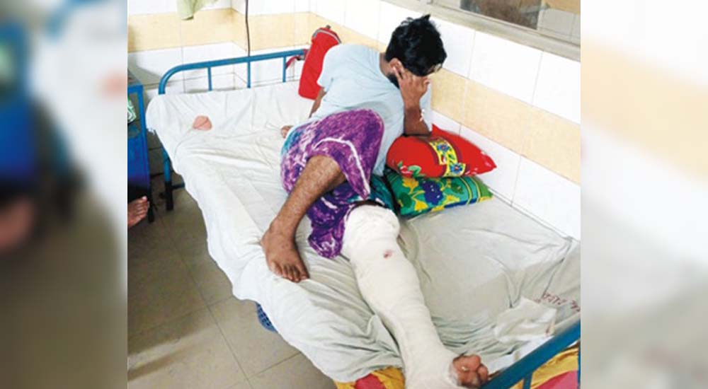  হাসপাতালে কাতরাচ্ছেন গুলিবিদ্ধ নাঈম 