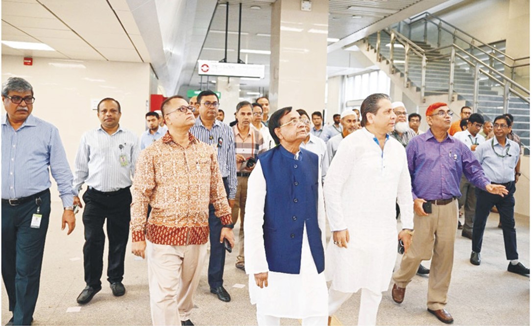   ক্ষতিগ্রস্থ মেট্রো  রেল ও সেতু ভবন  পরিদর্শন করলেন  সংসদীয় কমিটি