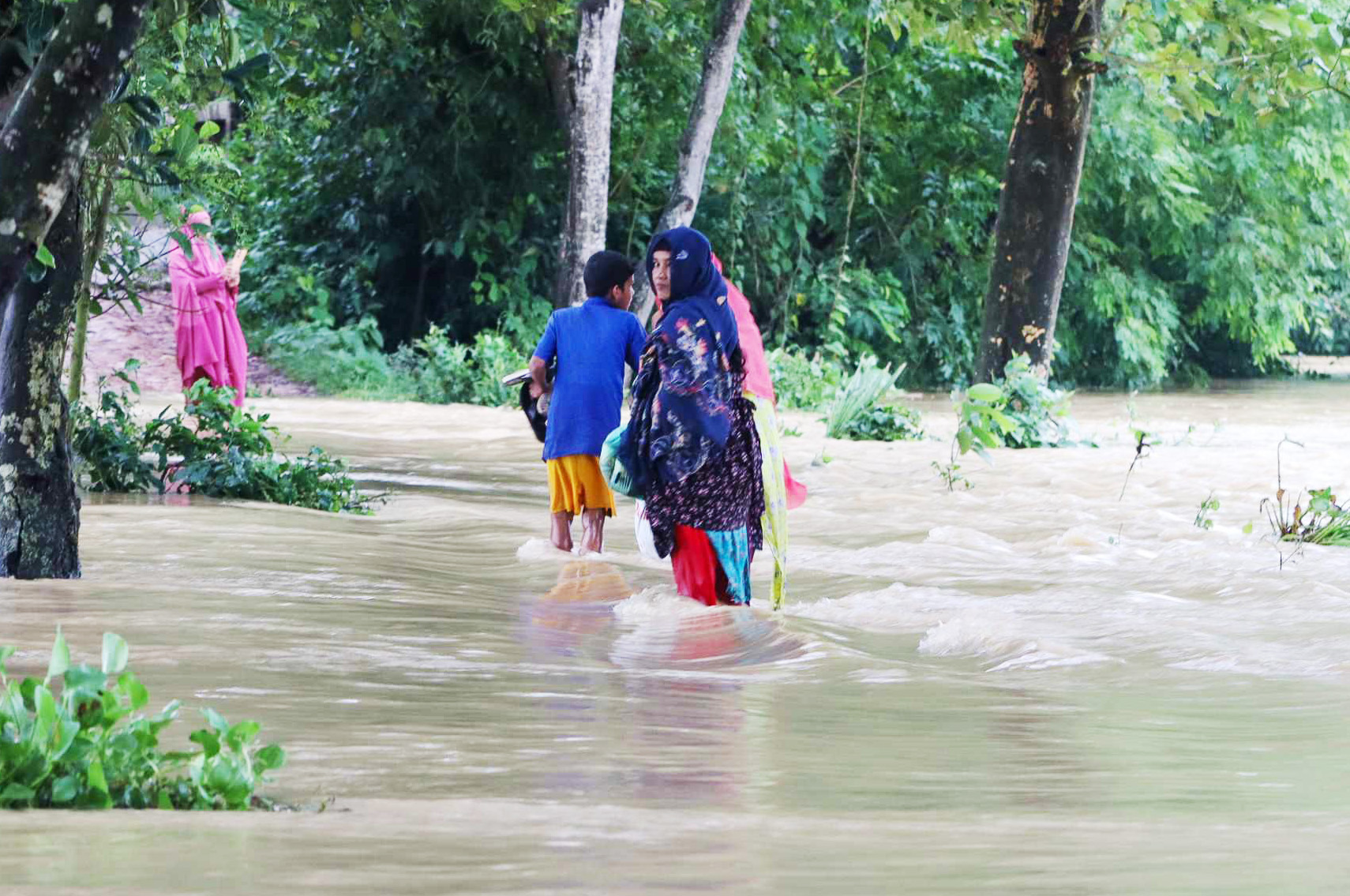 লাকসামে  অধিকাংশ গ্রামের মানুষ পানিবন্দি