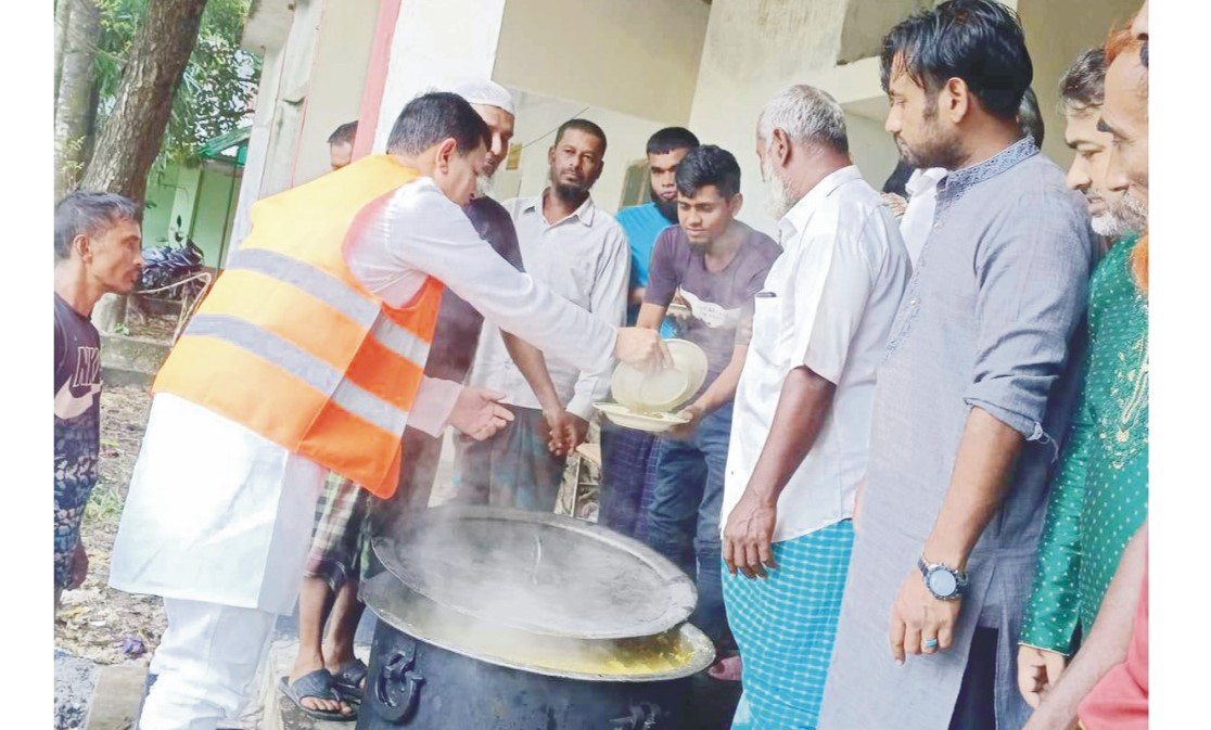   চৌদ্দগ্রামে বানভাসিমানুষের পাশে কাজী নাহিদ