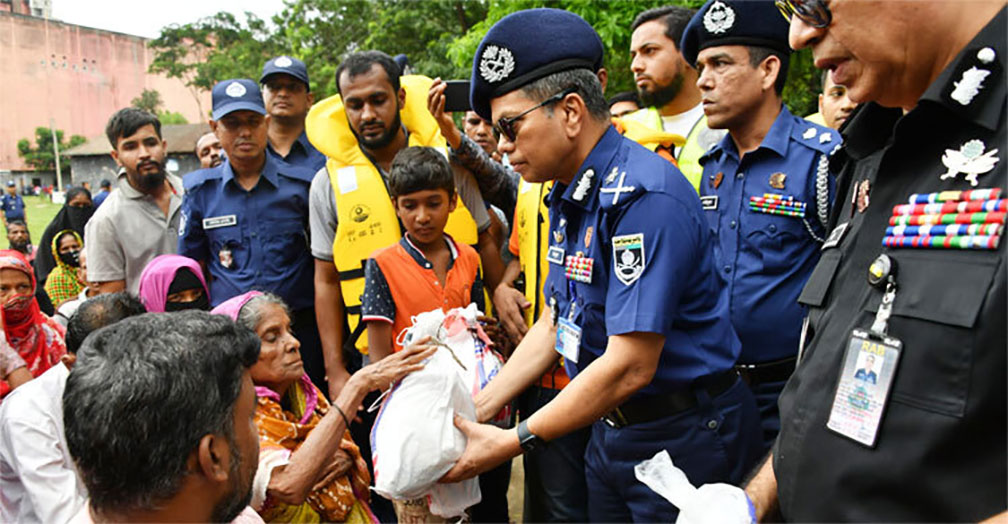  বন্যা দুর্গতদের পাশে আছে পুলিশ: আইজিপি 