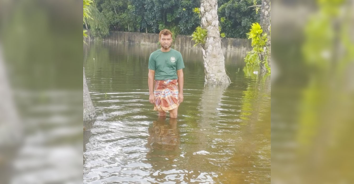 পানির দিকে তাকিয়ে আট দিন 