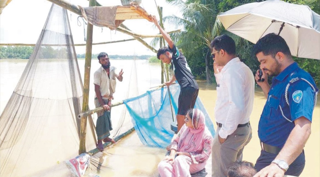   ব্রাহ্মণপাড়ায় অভিযান যত্রতত্র মাছ ধরার জাল, একজনকে জরিমানা