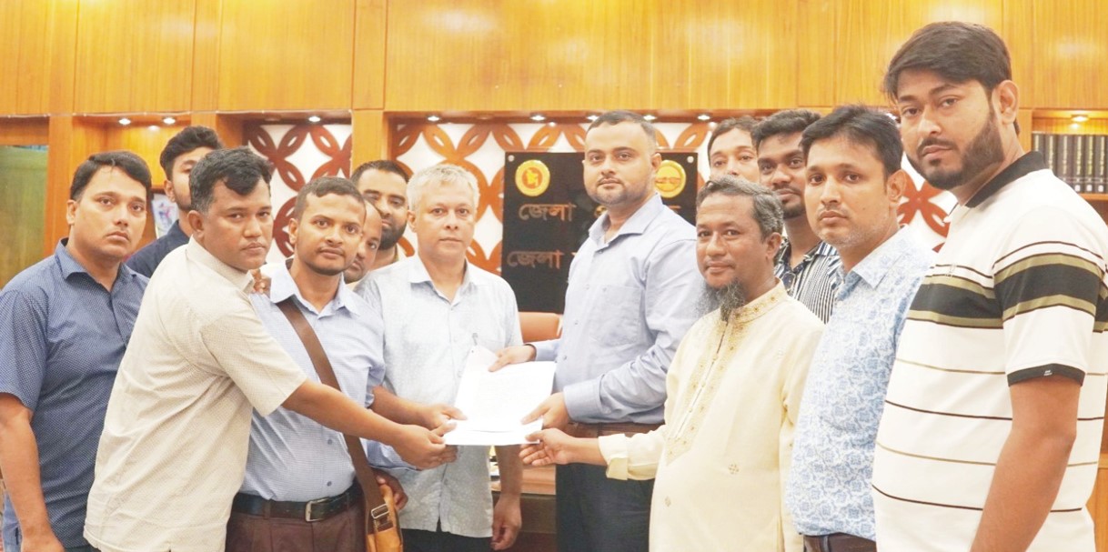  কুমিল্লায় ডেন্টাল  টেকনোলজিস্টদের স্মারকলিপি