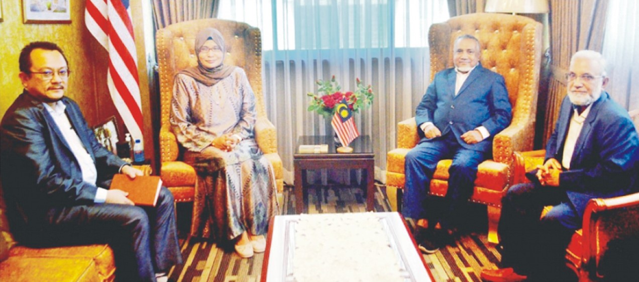 মালয়েশিয়ার হাইকমিশনারের  সঙ্গে আব্দুল্লাহ  তাহেরের সাক্ষাৎ