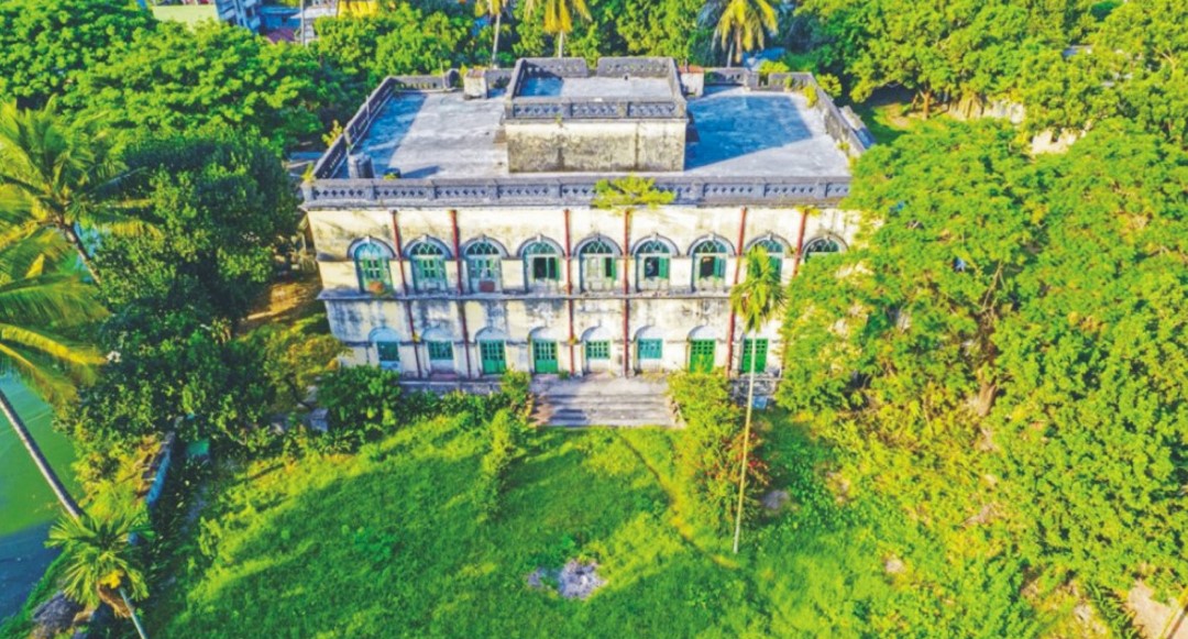 কুমিল্লার নবাব বাড়ী: হাতি মরলেও লাখ টাকা