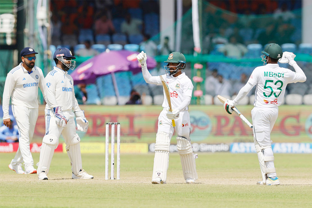  কানপুরে মুমিনুলের দুর্দান্ত সেঞ্চুরি