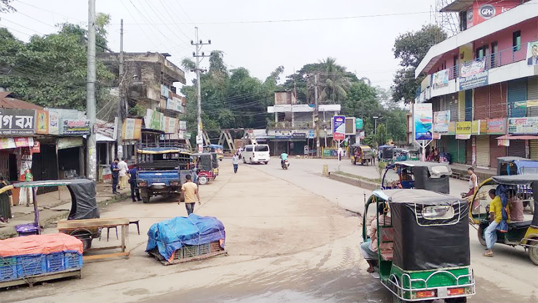 খাগড়াছড়িতে ১৪৪ ধারা থাকলেও জনজীবন স্বাভাবিক, দোকানপাট খোলা 