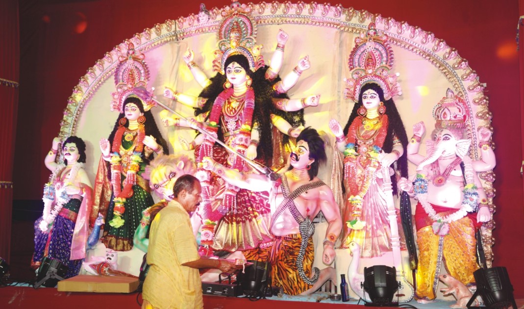 কুমিল্লার ৭৪৮টি পূজা মণ্ডপে  ঢাকে পড়বে কাঠি; 