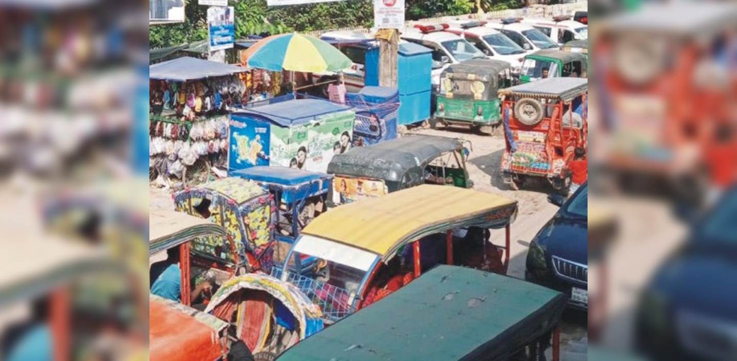 কুমিল্লার ধারণক্ষমতার বেশি ত্রিশ হাজার থ্রিহুইলার  নিয়ে হিমশিম খাচ্ছে প্রশাসন 