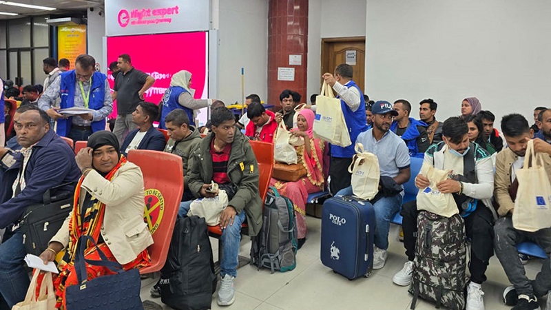 লেবানন থেকে ফিরছেন আরো ৬৫ বাংলাদেশি