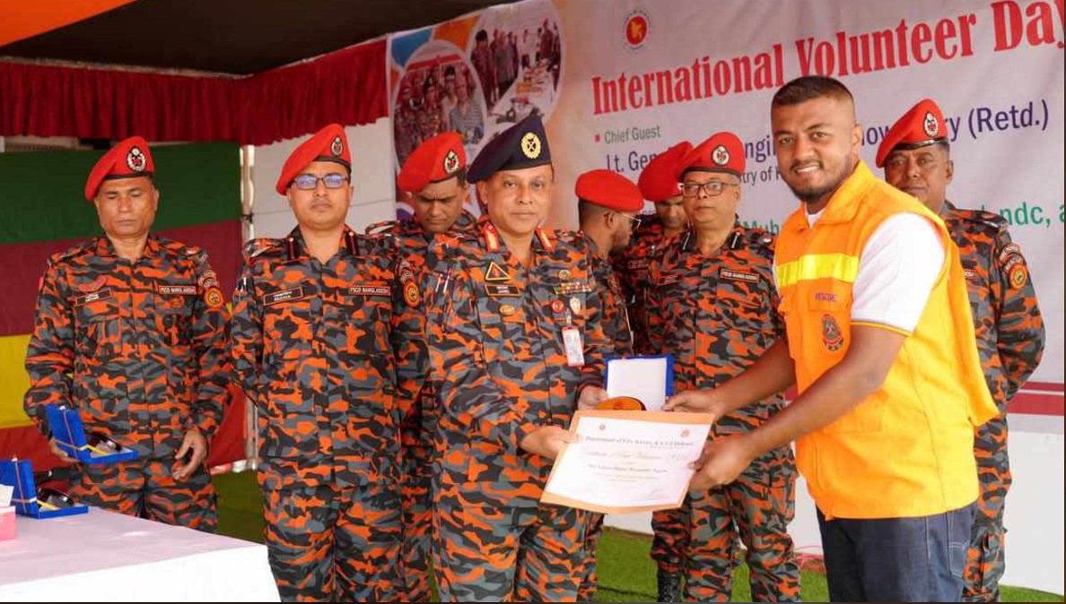 বেস্ট ভলান্টিয়ার এওয়ার্ড অর্জন করলেন কুমিল্লার নাঈম 