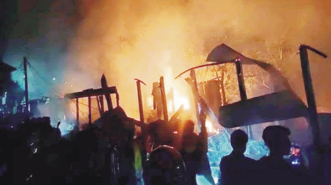  ঢাকা-চট্টগ্রাম মহাসড়কে  শিক্ষার্থীদের অবরোধ 