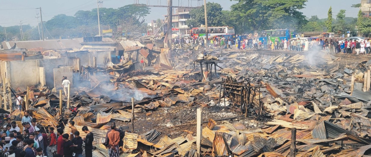 চান্দিনায় মধ্য রাতে  ভয়াবহ অগ্নিকাণ্ড