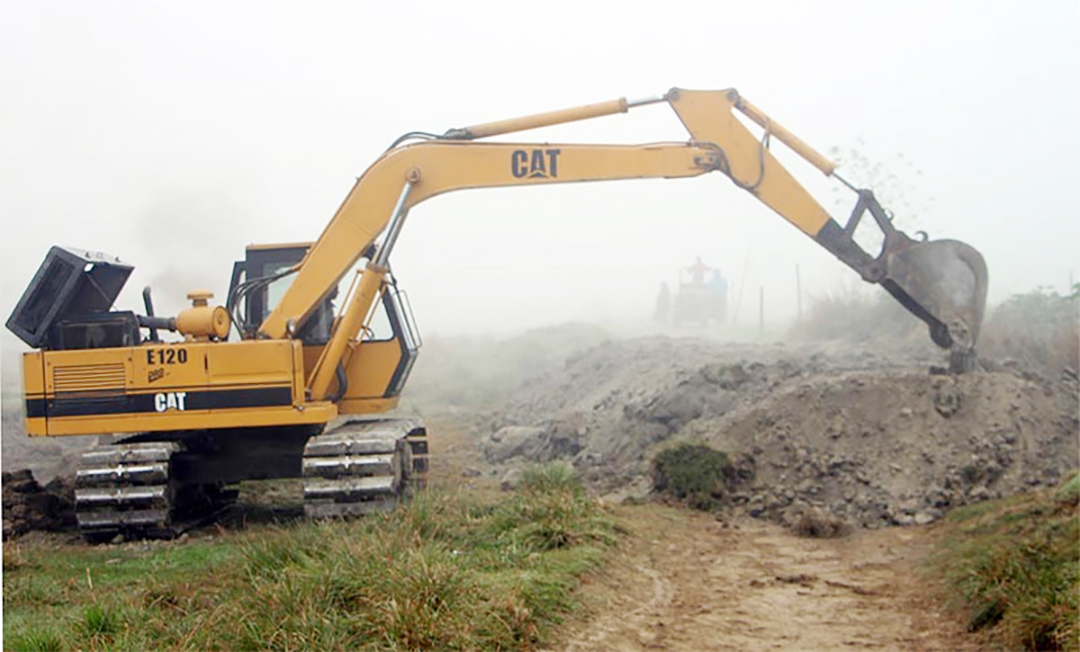  হোমনায় ফসলি জমির মাটি কাটার অভিযোগ ভেক্যু চালককে ৫০ হাজার টাকা জরিমানা