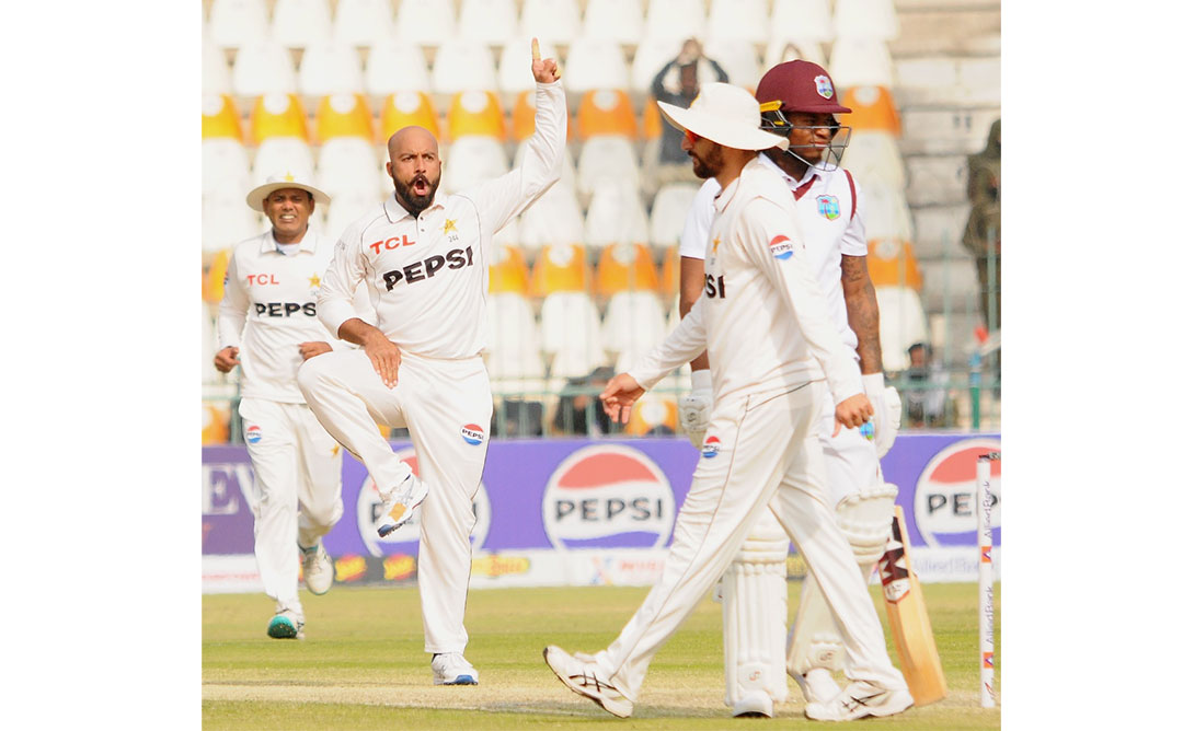  একদিনে পড়ল ১৯ উইকেট, ক্যারিবীয়দের বিপক্ষে পাকিস্তানের লিড