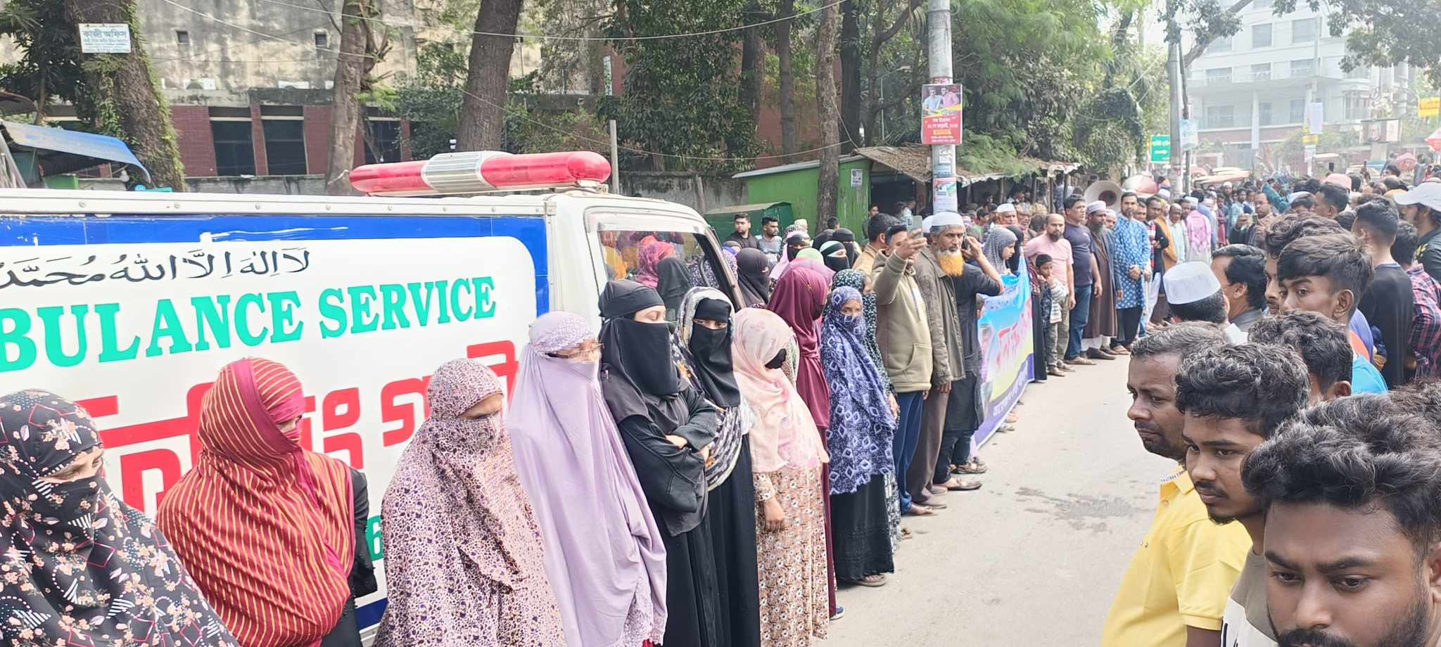 বিচার দাবিতে যুবদল নেতার মরদেহ নিয়ে এলাকাবাসীর বিক্ষোভ, মানববন্ধন 