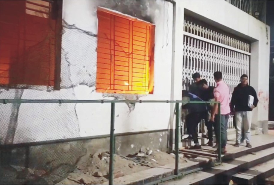   কুমিল্লায় বাহারের বাড়িতে  ফের ভাঙচুর, অগ্নিসংযোগ