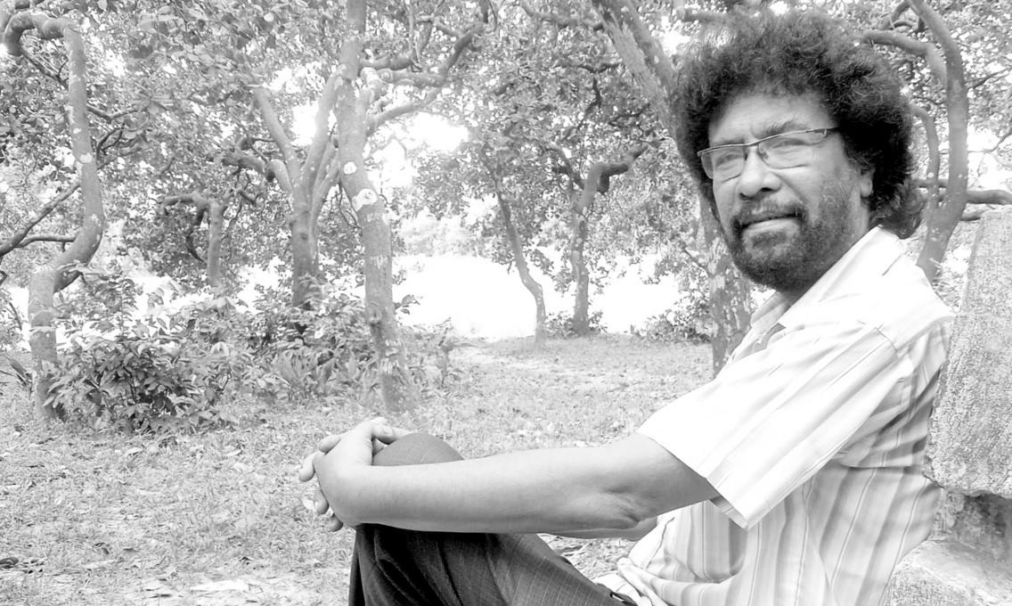  শোকস্তব্ধ চলে যাওয়া