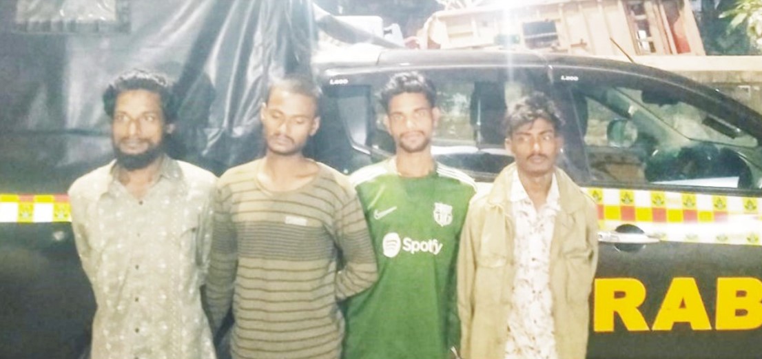   কুমিল্লায় দেশীয় অস্ত্রসহ চার  ছিনতাইকারী গ্রেপ্তার 