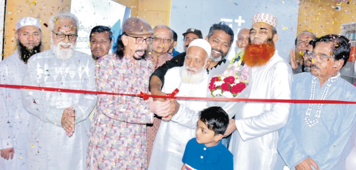  কুমিল্লায় ‘ওয়ান  প্লাস’ ফ্লাগশিপ  স্টোর উদ্বোধন