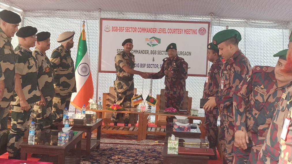 সীমান্তে বিএসএফ মারণাস্ত্রের ব্যবহার করে মানবাধিকার লঙ্ঘন করেছে