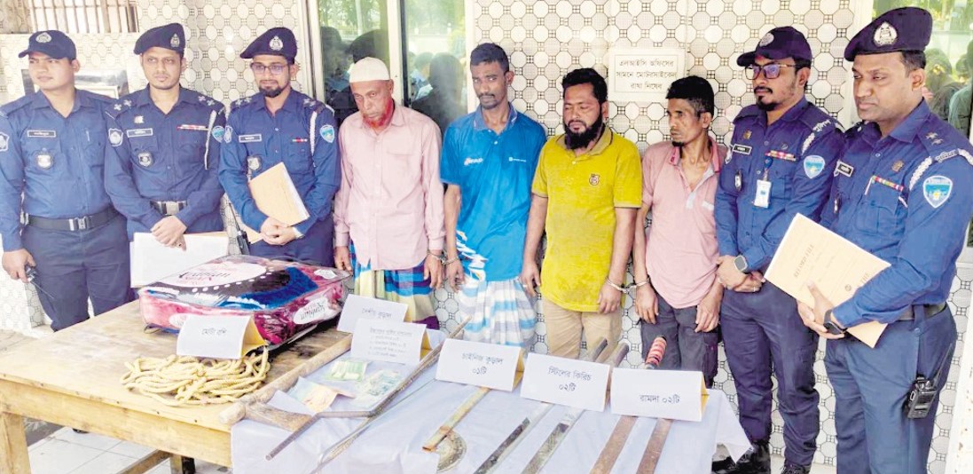  ‘বিমানবন্দরেই ডাকাতদের  টার্গেট হন প্রবাসীরা’ 