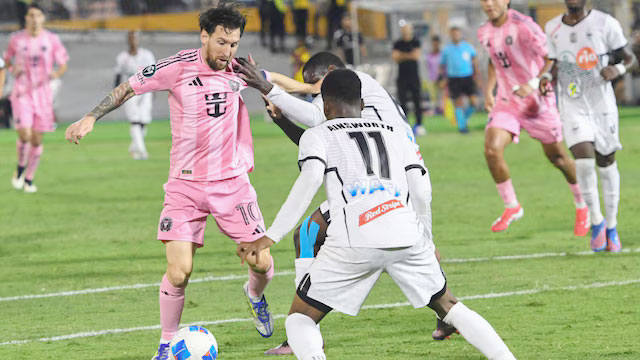 বদলি নেমে শেষ সময়ে মেসির গোল, শেষ আটে মায়ামি