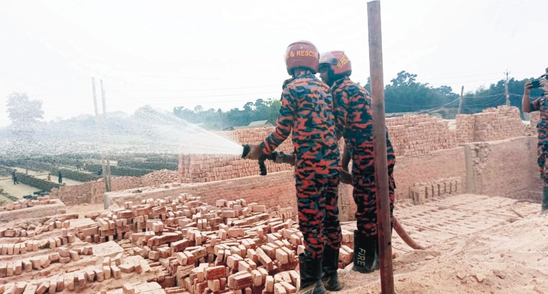  কুমিল্লায় ৫ অবৈধ ইটভাটা সিলগালা,  ৫ লাখ টাকা জরিমানা