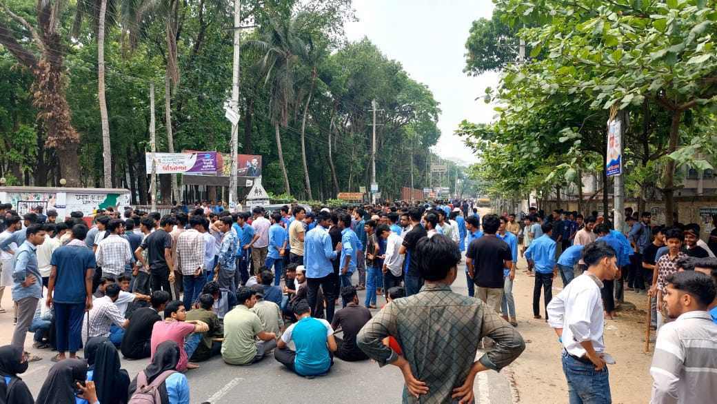 কুমিল্লা পলিটেকনিকের আবাসিক শিক্ষার্থীদের ওপর হামলা
