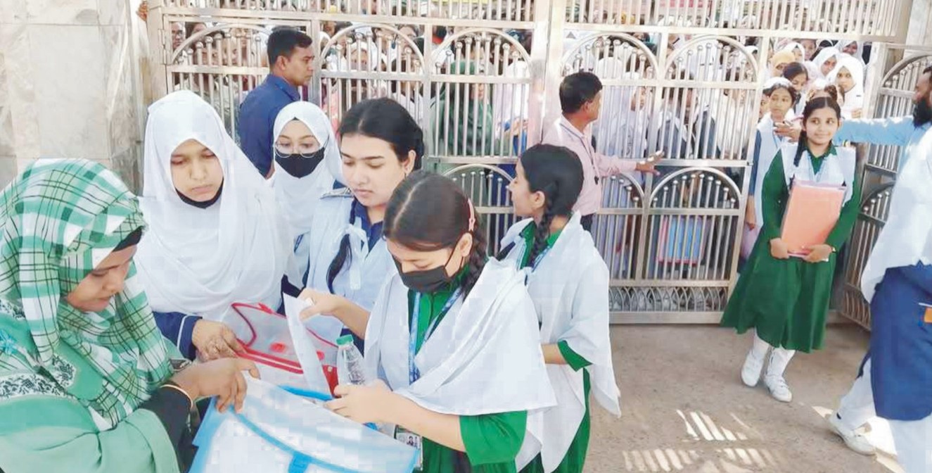  এসএসসির প্রথম দিনে কুমিল্লা বোর্ডে  অনুপস্থিত ২৫৫৩ জন, বহিষ্কার ১