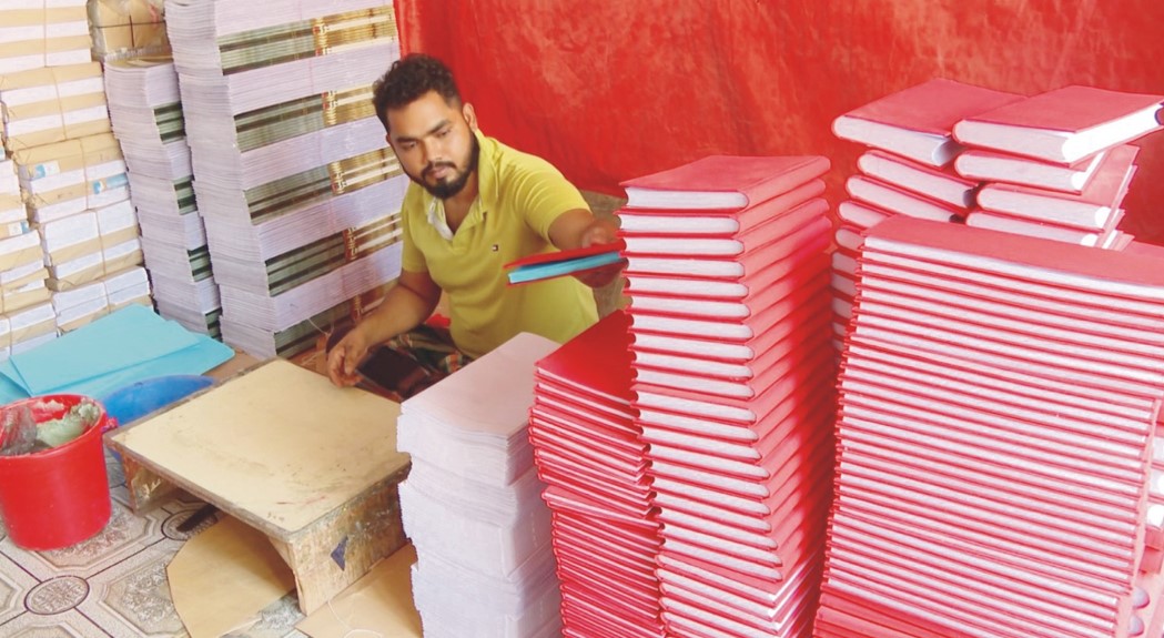  নববর্ষকে ঘিরে কুমিল্লায় বাইন্ডিং প্রতিষ্ঠানে হালখাতা তৈরির ধুম 