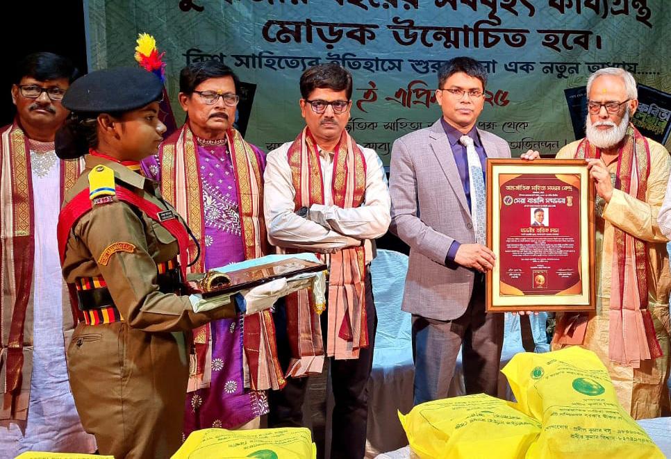 কলকাতায় ‘সেরা বাঙালি সম্মাননা' পেলেন বাংলাদেশ উপ-হাইকমিশনের প্রেসসচিব তারিক চয়ন