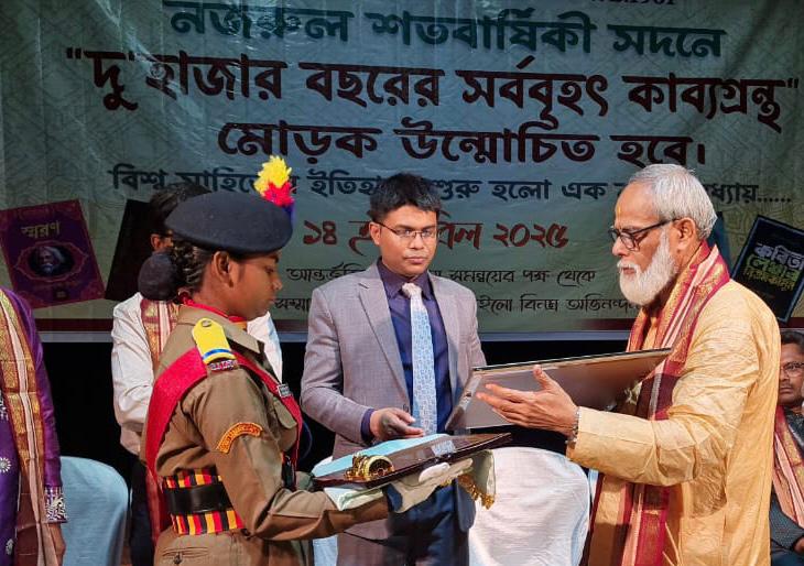 কলকাতায় ‘সেরা বাঙালি সম্মাননা' পেলেন বাংলাদেশ উপ-হাইকমিশনের প্রেসসচিব তারিক চয়ন