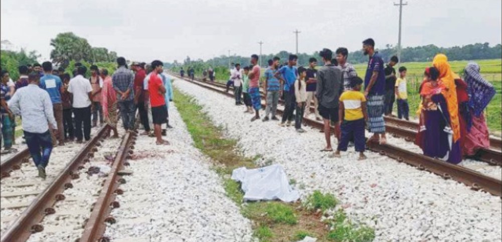  কুমিল্লায় রেল লাইনের উপর ৩ যুবকের খণ্ডিত লাশ