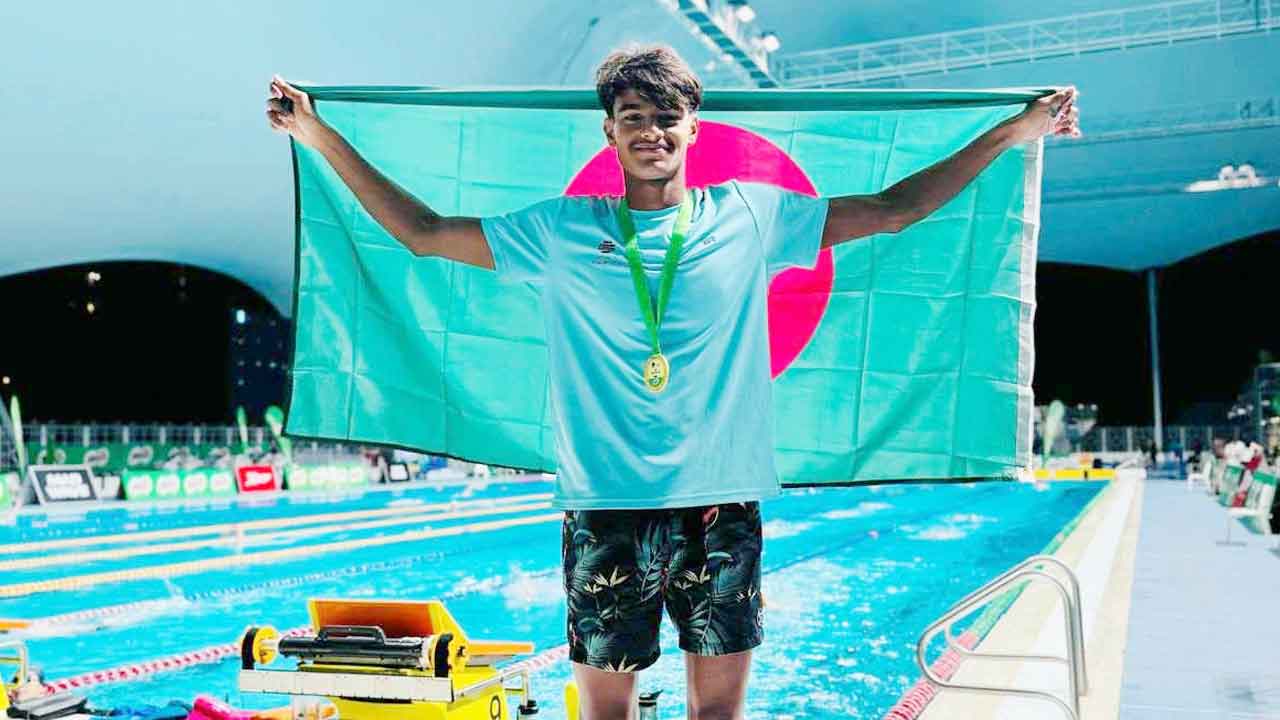  মালয়েশিয়ায় বাংলাদেশি সাঁতারু রাফির স্বর্ণজয়