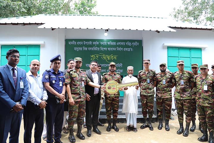 প্রধান উপদেষ্টার পক্ষ থেকে ৭০ টি ঘর পেলেন কুমিল্লার বন্যা দুর্গতরা