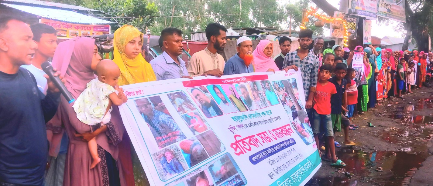   হোমনার ছয়ফুল্লাকান্দিতে যুবককে হত্যা চেষ্টায় মামলা আসামী গ্রেফতার দাবিতে গ্রামবাসীর মানববন্ধন