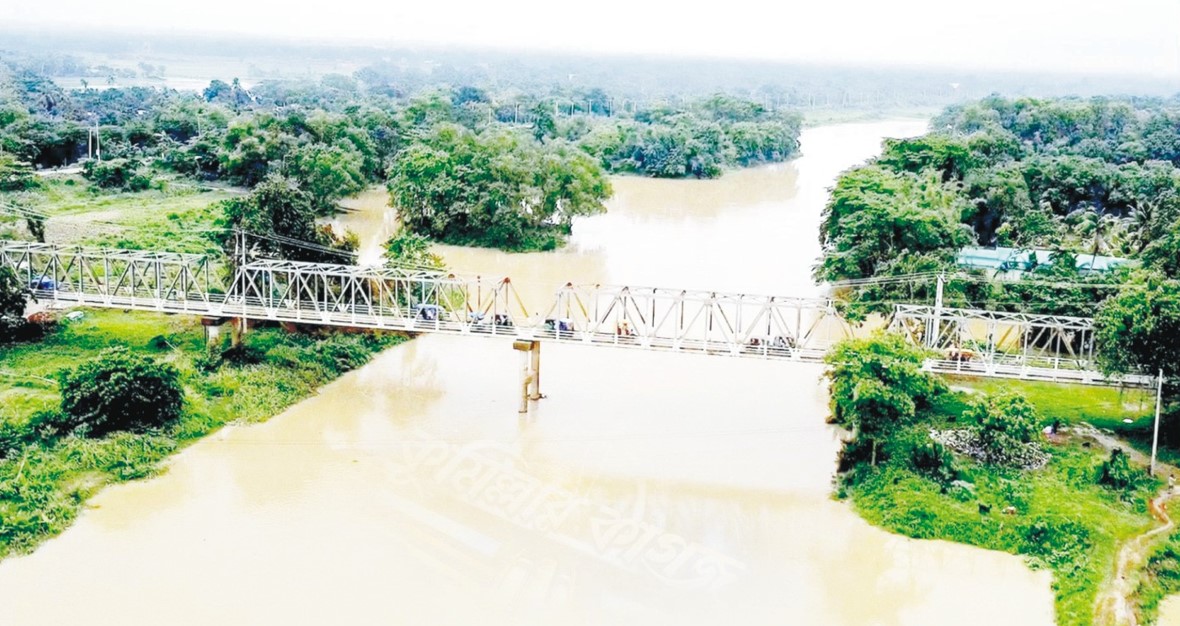  কুমিল্লার গোমতীর পাড়ে  তেঁতুল গাছে তরুণীর ভূত 
