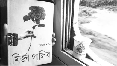  ট্রেনের জানালায় যখন ‘শিশিরের শব্দের মতন সন্ধ্যা আসে’ 
