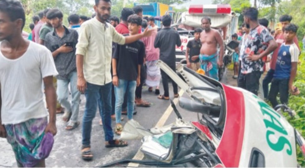   কুমিল্লায় লরীর পিছনে লাশবাহী  অ্যাম্বুলেন্সের ধাক্কায় নিহত ২ 