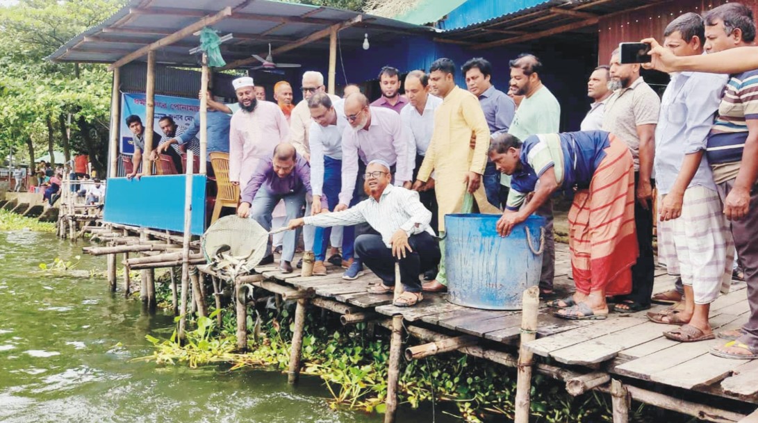   ‘প্রান্তিক পর্যায় থেকে বিদেশে রপ্তানি হবে দেশীয় মাছ’ 
