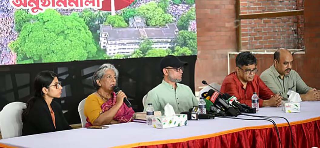  ‘এত সাহসিকতায়  যারা যুদ্ধ করল,  তারা কেন মুখ  লুকাল’