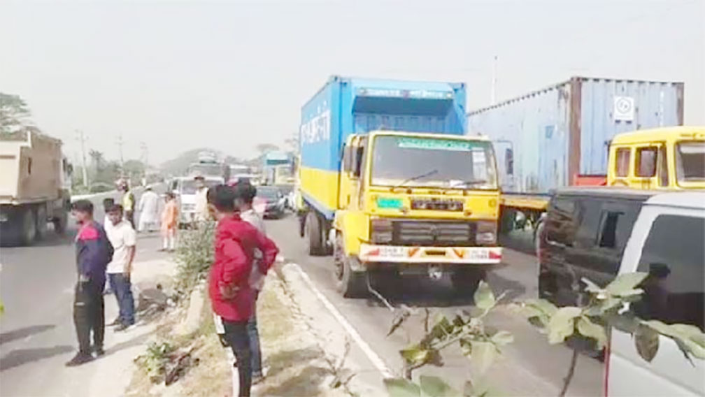  দিনভর যানজটের পর স্বাভাবিক গতিতে ফিরেছে ঢাকা-চট্টগ্রাম মহাসড়ক